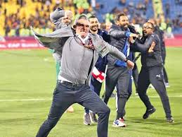 أعرب الفرنسي كارتيرون، المدير الفني لفريق الزمالك، عن سعادته وأضاف كارتيرون أنه لأول مرة في حياته يتم طرده في لقاء، موضحا أن هذا الحكم ضد الزمالك باستمرار. Ø£ÙˆÙ„ Ø±Ø¯ Ù…Ù† ÙƒØ§Ø±ØªÙŠØ±ÙˆÙ† Ø¹Ù† Ø£Ù†Ø¨Ø§Ø¡ Ø§Ù„Ø¹ÙˆØ¯Ø© Ù„Ù„Ø²Ù…Ø§Ù„Ùƒ Ù‚Ù†Ø§Ø© ØµØ¯Ù‰ Ø§Ù„Ø¨Ù„Ø¯