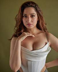 Tamannaah Bhatia (Tamanna Bhatia) - Photos, Videos, Birthday, Latest News,  Height In Feet - FilmiBeat