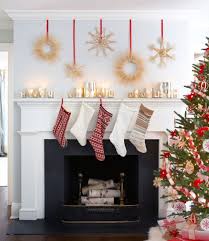 I love to decorate the mantel for christmas, and having to work around the tv is a little (ok.more than a little) awkward. 27 Inspiring Christmas Fireplace Mantel Decoration Ideas Digsdigs