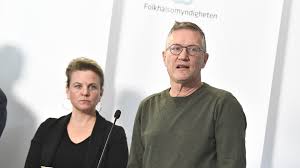 Folkhälsomyndigheten, socialstyrelsen och myndigheten för samhällsskydd och beredskap ger. Se Folkhalsomyndighetens Presskonferens