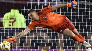 Franco armani, uno de los titulares del perú vs. Franco Armani Y Su Deseo De Retirarse Con Otra Camiseta El Esquiu