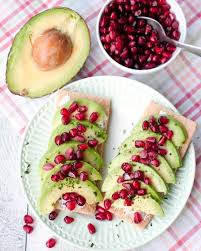 Gaumenfreundin Foodblog Auf Instagram Werbung Knusperbrote Mit Avocado Und Granatapfel Ein Schnell Gesunde Snacks Rezepte Mit Granatapfel Leckere Snacks