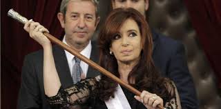 Kirchner and hillary clinton at government house in buenos aires. Cristina Juro Con Referencias A Nestor Kirchner Y Fuera De Todo Protocolo