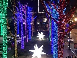 La data di pubblicazione del singolo è stata annunciata attraverso il sito ufficiale della band il 24 novembre 2010. Where To See Holiday Lights In 2020 In Neighborhoods Parks Local Attractions And More Atlanta On The Cheap