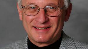 A higher calling: Dr. David Wolf receives Humanism in Medicine Award from  Gold Foundation