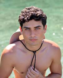 Davi Ulloa: el actor tico invitado a Miss Universe que pudo conocer a la  nueva reina