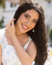 Beverly Lopez's Instagram, Twitter & Facebook