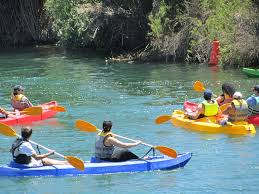 Esta laguna se forma entre los años 1990 y 1992, de napas subterráneas cuando se extraían áridos para construir un tramo de la. Laguna Esmeralda Sonrie Mama