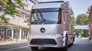It will be initially manufactured in a small series, understandably to weed out any possible teething troubles. Mercedes Benz Urban Etruck World S First Electric Semi On Roads Soon