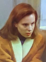 Amy Ryan (Holly) era uma figurante no episódio de Seinfeld "Cigar Store  Indian" (1993)? : r/DunderMifflin