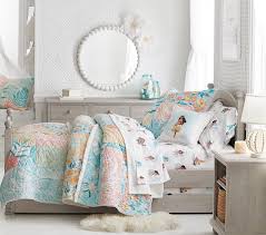 And while fairytale princesses can make use of all of the realm's gold to put together their dream bedrooms, you don't need a huge budget to make pink fantasies come to life. Disney Princess Bedroom Decor Ideas Decor For A Princess