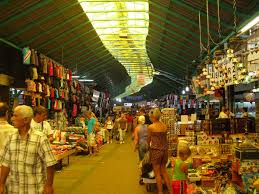 Shopning pur zu billigen preisen.der basar ist immer montags und donnerstags in manavgat und ist sehr gut mit dem dolmus zu erreichen. Bild Uberdachter Basar Manavgat Zu Manavgat Markt In Manavgat