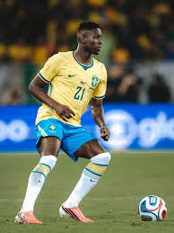 Flamengo quer Luiz Henrique e amplia leque diante de novela com Almada