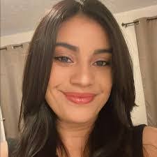 Stephanie Valladares's Instagram, Twitter & Facebook