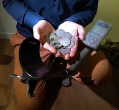 I have found that one of the very best ways to clean metal detecting finds is in a stone or rock it's great fun, and gets you out in the open air too. Homemade Powerful Metal Detector With Their Own Hands With A Selector Simple Metal Detector At Home Detailed Instructions For Setting Up The Metal Detector Pirate Made By Hand