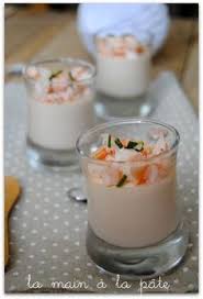 Verrine Salee A Base De Crevettes Fromage Frais Coulis De Tomate Et Mayonnaise Surmontee De Petits Mousse De Crevette Verrines Crevettes Recettes De Cuisine