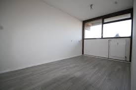 Bei interesse füllen sie bitte unseren mietinteressentenbogen aus, den finden sie auf unserer homepage unter mieten. Immobilien Emden Und Ostfriesland Neu Renovierte Helle 3 Zimmer Wohnung In Emden Zu Vermieten