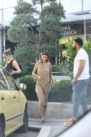 Artistul, în vârstă de 65 de ani, a îmbrăcat costumul de mire şi renumitul muzician a mai fost căsătorit o dată cu frumoasa actrita diana gheorghian, împreună cu care are o fiică, ana, vedeta in serialul tv pariu cu. FunduleÈ› BifeazÄƒ O NouÄƒ ApariÈ›ie MemorabilÄƒ Bustul Aproape CÄƒ I A Evadat Din Rochia Cu Vedere La Coaste È™i