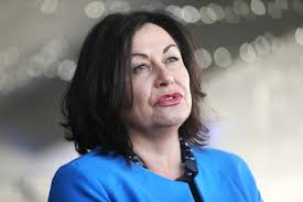 Private school bans parents bringing forgotten lunches