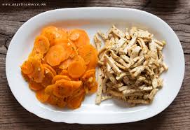 Tagliare le carote a fettine di circa 1/2 cm di spessore. Tofu Saltato In Padella Con Carote E Salsa Di Soia Angelica Mocco