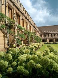 Inside The Enchanting Gardens Of Oxford S Colleges Oxford College Garden Floor Beautiful Gardens
