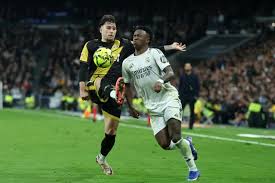 El Rayo sigue su sueño europeo en medio de su caos cotidiano