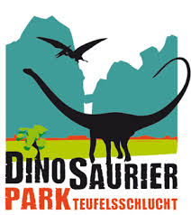 Pokud se rozhodnete sem zamířit, rozhodně si nezapomeňte foťák s dostatečnou kapacitou. Dinosaurierpark Teufelsschlucht Herzlich Willkommen