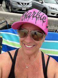 Posted in another group but thought I'd post here too! 🩷 Pink Barbie Beach  Loft 🌊🩷💅🏻✨ 🩷Took a lil simspiration from the first image! Contains a  lot of CC (Custom content) 🩷