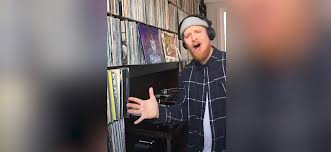 Interior living room design with traditional furniture for small spaces. Living Room Session 4 18 20 By Skratch Bastid Video Audio