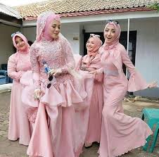 Nah, atasan brokat tak baca juga: 21 Model Gaun Pesta Mewah Elegan Dan Modern 2020