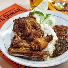 Disajikan bersama sambal pencit/mangga muda. 9 Bebek Goreng Terenak Di Surabaya Dari Kaki Lima Sampai Restoran