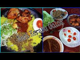 Nasi kerabu memang sinonim dengan negeri kelahiran ku, negeri che siti wan kembang yang dikenali sebagai serambi mekah. Cara Buat Nasi Kerabu Kuning Golok Paling Sedap Dan Mudah Youtube