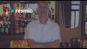 While it is a very simple scotch whisky drink, there are a few ways to improve it. Das Restaurant Scotch And Sofa Uber Resmio Youtube