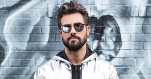 Anne ve babası doğuş çabakçor'un da işletmeci olmasını istiyorlardı. Ayni Anda 20 Kizla Flort Eden Dj Dogus Cabakcor Un Evliligi Bitti Dj Dogus Cabakcor Ile Esi Begum Yucel Bosandi Son Dakika Magazin Haberleri
