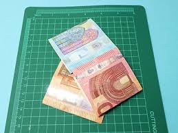 So faltet man aus geld eine drei, z. Geldgeschenk Zur Kommunion Geldengel Kreativraum24