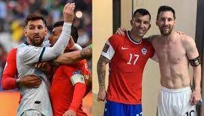 Golpeadísimo y planeando sus vacaciones con el kun, messi se sigue sintiendo el gran responsable de la derrota ante chile. Argentina Vs Chile Lionel Messi Y Gary Medel De Patadas Y Cabezazos A Darse Abrazos De Viejos Amigos En Esta Historia De Rivalidad Copa America 2021 Seleccion Argentina Seleccion