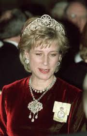 Birgitte Duchess Of Gloucester Engagement Ring Duchess Birgitte Of Gloucester Wearing The Gloucester Honeysuckle Tiara Made By Garrards Royal Tiaras Royal Crowns Royal Jewels