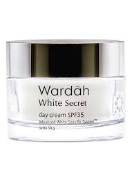 Wardah sunscreen gel bisa jadi andalanmu di keseharian. Wardah White Secret Day Cream Spf 35 30g Klikindomaret