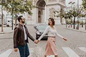 Seul le soir, il se met à nu révèle aux ombres l'éclat mais jamais personne ne l'a vu personne d'autre que moi. The Conjugation Of The Verb Pouvoir