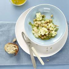 blumenkohlsalat mit sonnenblumenkernen und kichererbsen migros impuls rezept blumenkohlsalat kichererbsen erbsen