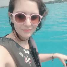 Hay que recordar la vez en la que una fan le pidió una foto a Robert  Pattinson y la cara que puso cuando se dio cuenta que le habian puesto un  filtro