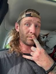 Hey guys ❤️ I'm an independent artist called Limandi and I'm currently  looking for live gigs. I've had over half a million streams