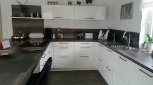 Schwarz passt zu allem und zu jedem kuchenstil kuchendurst. Weisse Minimalistische Kuchen Tolle Fotos Und Inspirationen Wohnkonfetti