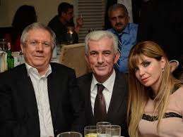 Fenerbahçe başkanı aziz yıldırım, mayıs ayı başında 5 yıllık sevgilisi gonca çelikkıran ile çok gizli bir törenle hayatını birleştirmişti. Aziz Yildirim Ile Esi Gonca Celikkiran Bosaniyor