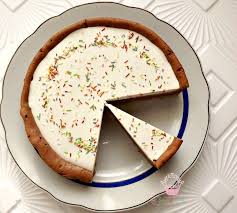 Niveleaza la suprafata si pune la cuptorul preincalzit la 170° c timp de 50 minute. Cheesecake Cu Mascarpone Si Mousse Din Piure De Castane
