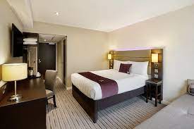 The hotel is also 15 minutes away from city centre via metro. Premier Inn Newcastle Under Lyme Hotel Bewertungen Fotos Preisvergleich Newcastle Under Lyme England Tripadvisor