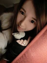 李歆婷- 真正的富有不是银行卡上的数字，而是你脸上的幸福的微笑。