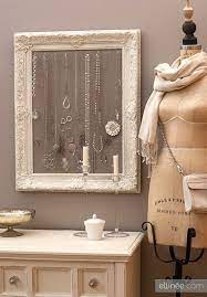 To Display Your Accessories Easily In A Photo Frame You Can Use Some Cork A Wooden Plank Or A Piece Of An Old Bul Idee Portagioielli Fai Da Te Idee Creative