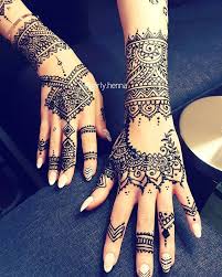 It is an abstract design inspired by indian henna art. Rihannas Tattoo On Her Hand Tattoo