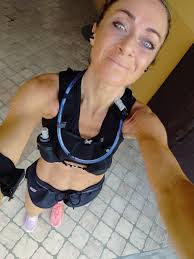 Un allenamento che mi ha fatto invocare tanti santi ma alla fine mi sono  divertivo, nella sofferenza. 3km riscaldamento 15x100mt pendenza 5% 3km  tempo run finale 1km defaticamento